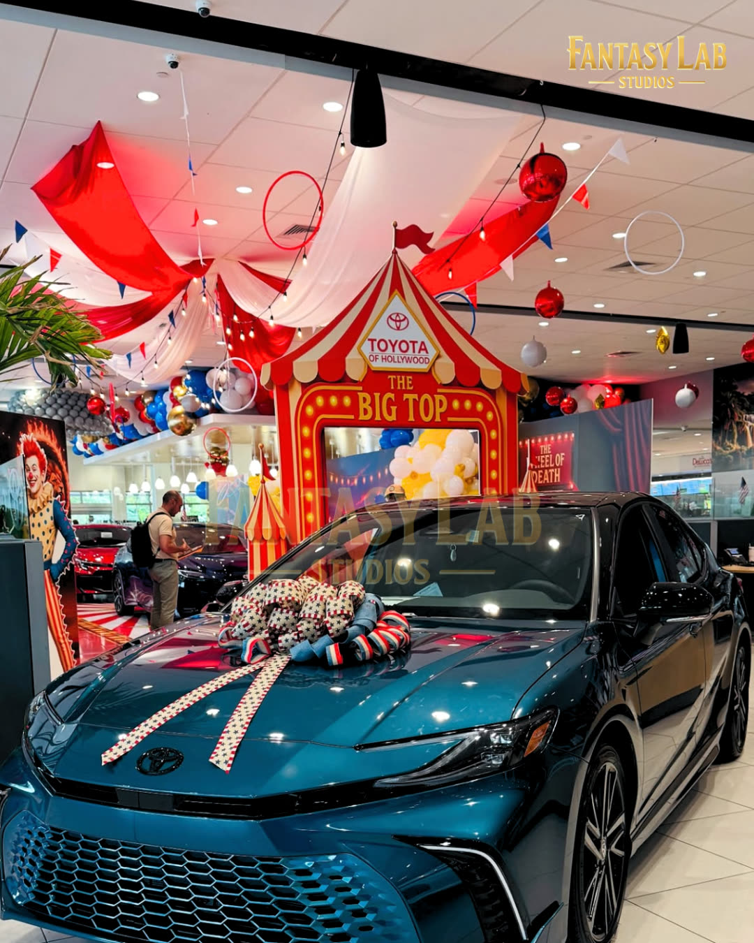 Themed vehicle display with entrance arch